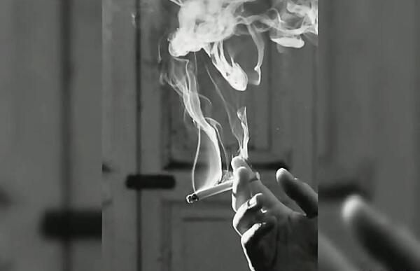 عکس غمگین پسر با سیگار