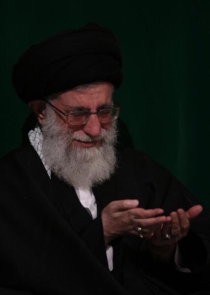 عکس گریه رهبری
