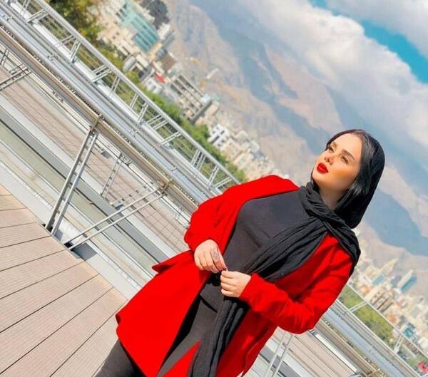 عکس دختر فانتزی با لباس قرمز
