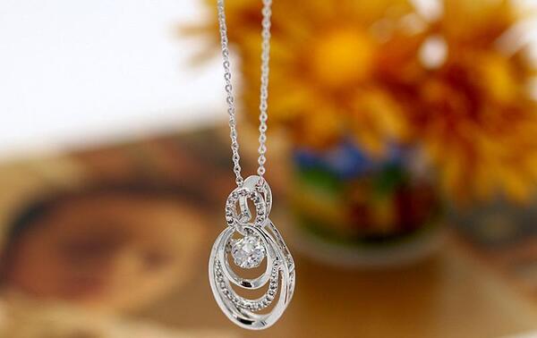 عکس گردنبند ظریف دخترانه