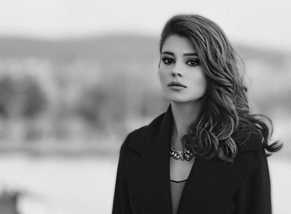 عکس آسیه در فیلم تلخ و شیرین