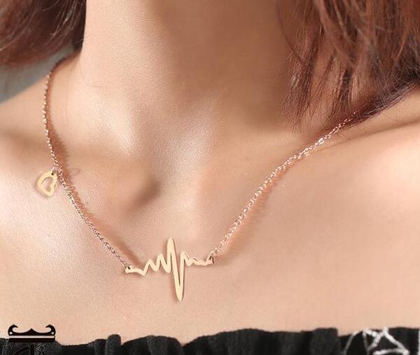 عکس گردنبند ضربان قلب