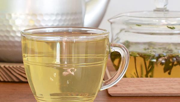 عکس چای کم رنگ