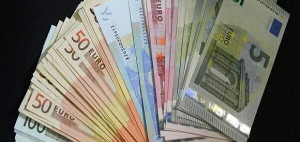عکس از یورو و دلار