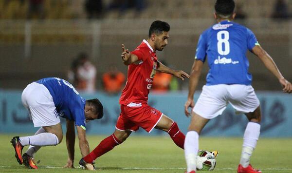 عکس آتش زدن پرچم پرسپولیس