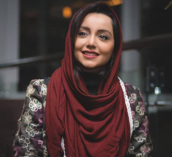عکس نوشته بازیگر نازنین بیاتی