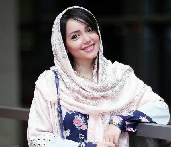 عکس نوشته بازیگر نازنین بیاتی
