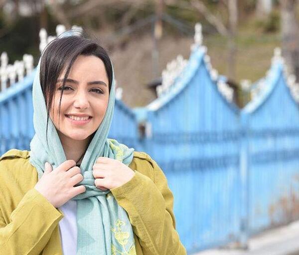 عکس نوشته بازیگر نازنین بیاتی
