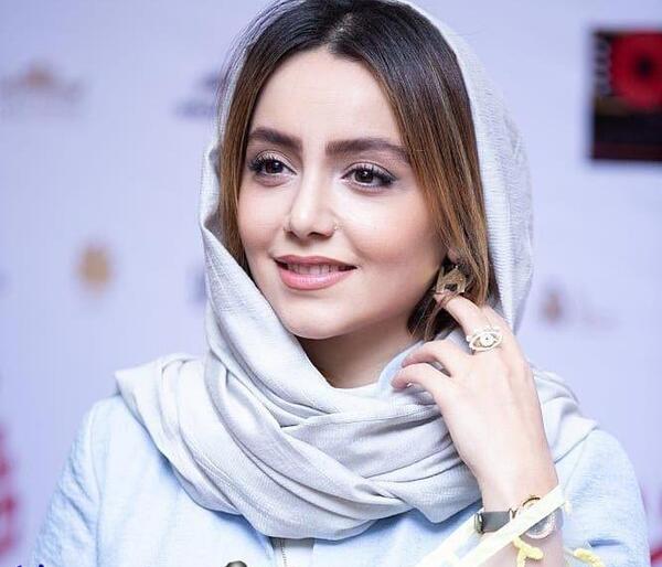 عکس نوشته بازیگر نازنین بیاتی