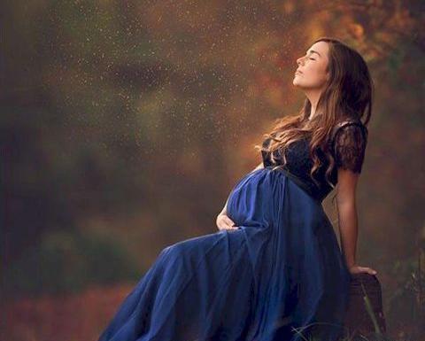 عکس بارداری در فضای باز