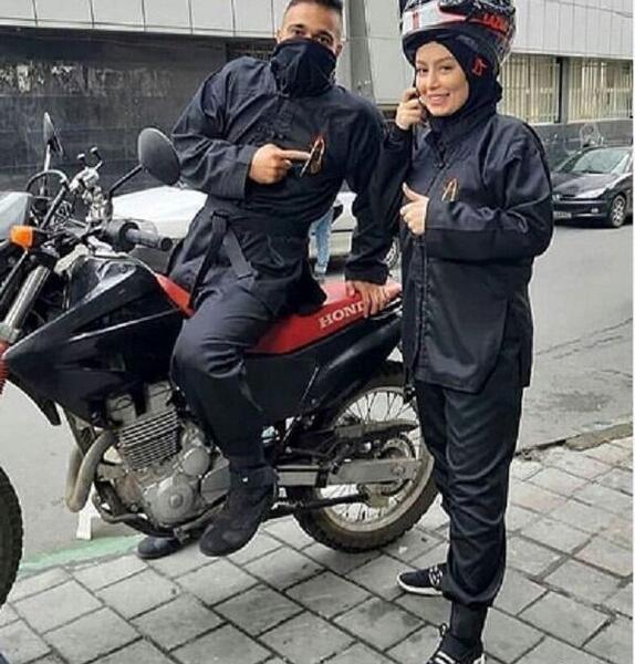 عکس عاشقانه دونفره رو موتور