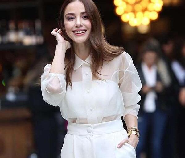 عکس بچگی اوزگه گورل