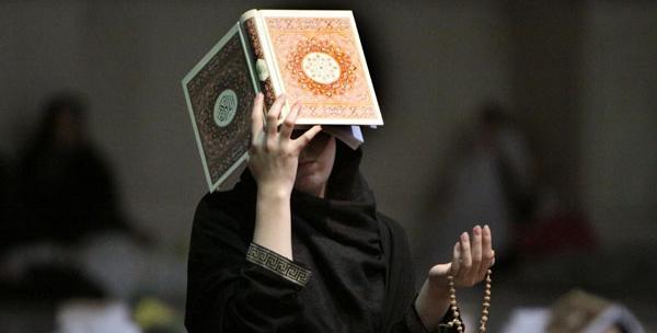 عکس قران روی سر