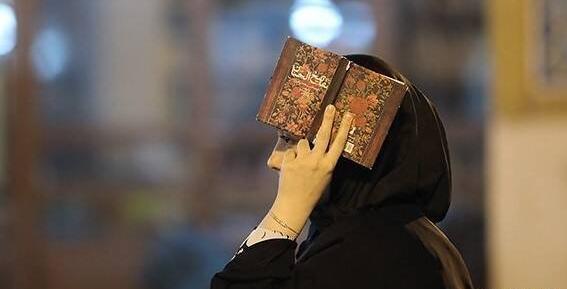 عکس قران روی سر