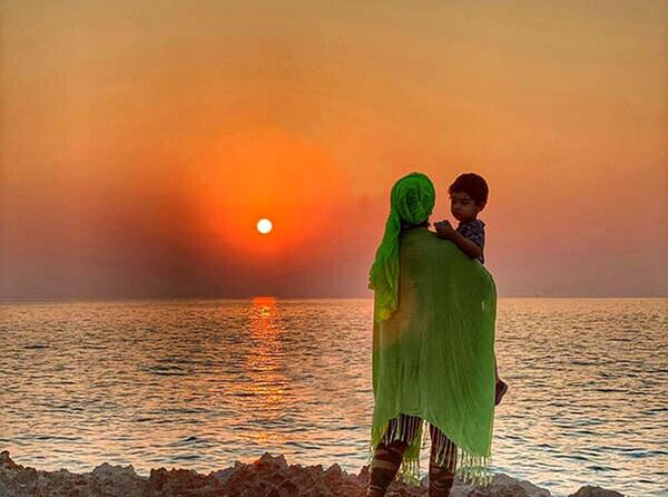 عکس قلب کنار دریا