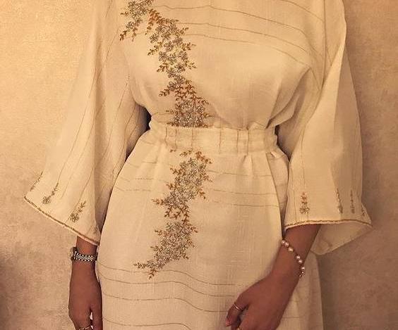 عکس مانتو دخترانه به رنگ کرمی