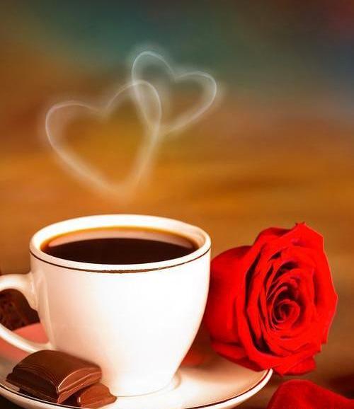عکس لیوان قهوه در دست