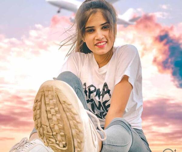 ژست عکس عروسکی دخترانه