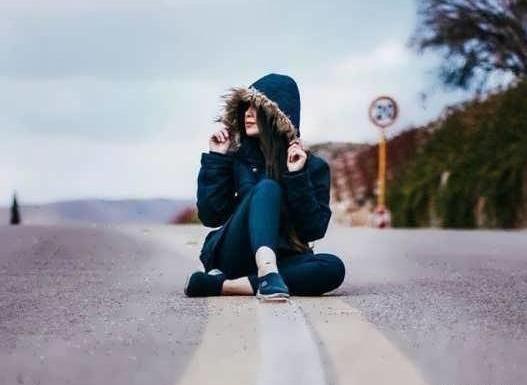 ژست عکس عروسکی دخترانه