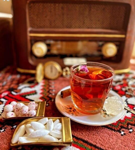 عکس استکان چای در طبیعت