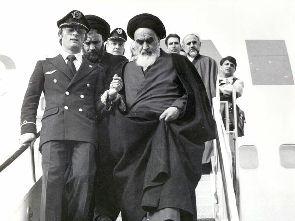عکس امام خمینی زمان ورود به ایران