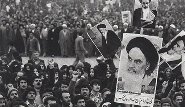 عکس امام خمینی زمان ورود به ایران