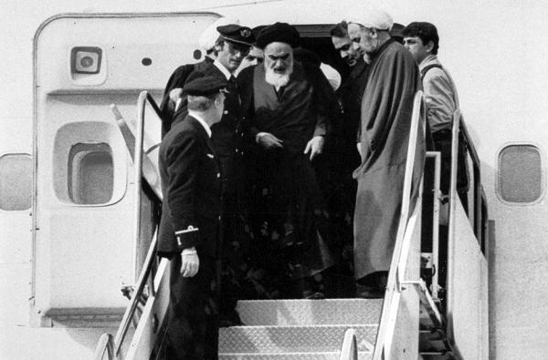 عکس امام خمینی زمان ورود به ایران
