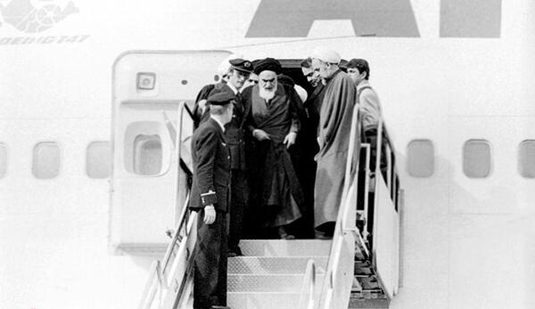 عکس امام خمینی زمان ورود به ایران