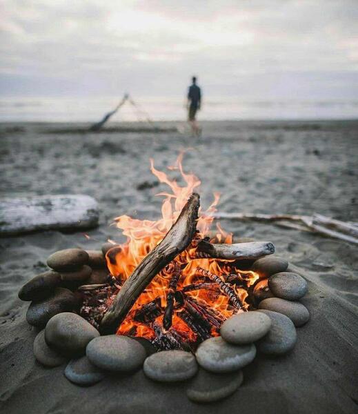 عکس آتش لب دریا