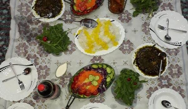 عکس قورمه سبزی روی سفره