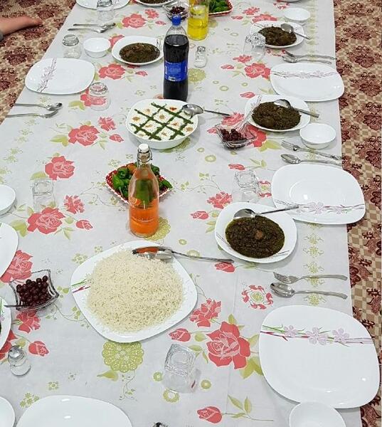 عکس قورمه سبزی روی سفره