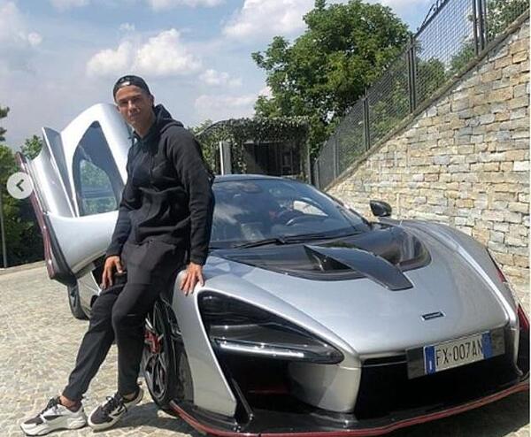 عکس رونالدو با ماشینش