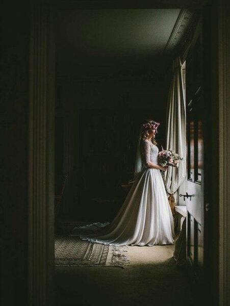 عکس عروس غمگین و تنها