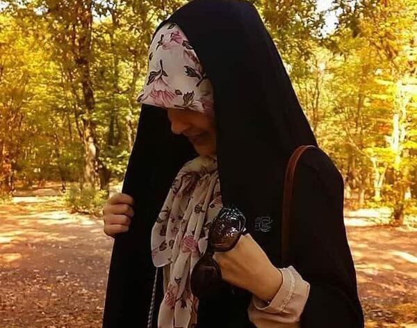 عکس دختر با حجاب پاییزی