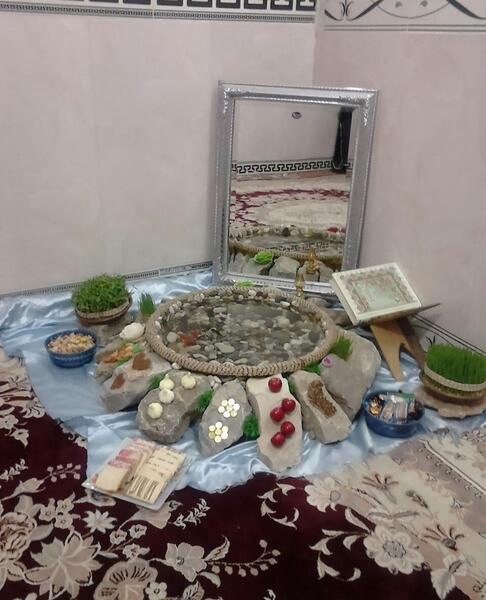 عکس ایده سفره هفت سین با تنه درخت