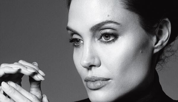 عکس گریه آنجلینا جولی