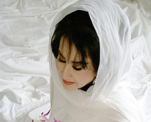 عکس قبر حمیرا خواننده