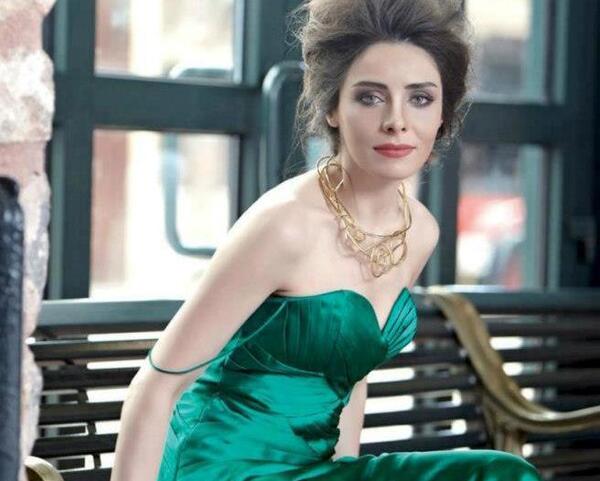 عکس نور ایسان و همسرش