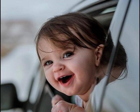 عکس خنده زیبای دختر