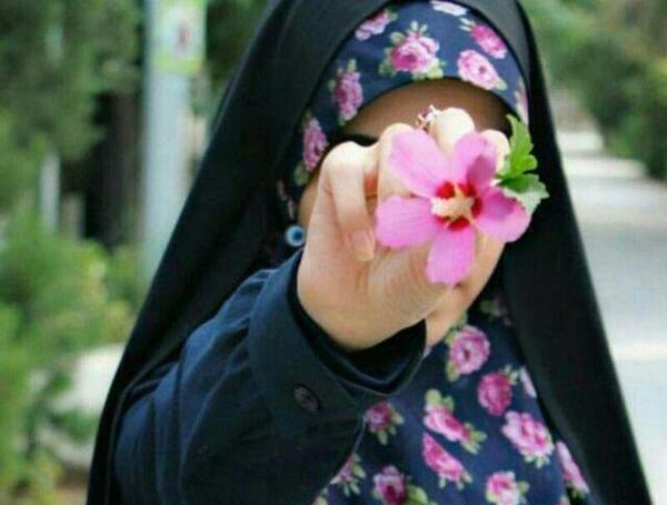 عکس پروفایل دختر با حجاب با گل