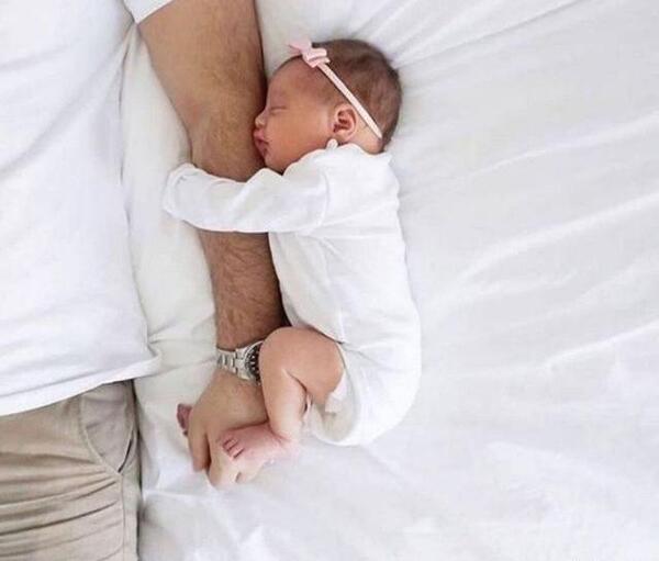 عکس نوزاد و پدر