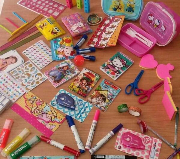 عکس کتاب و دفتر برای پروفایل