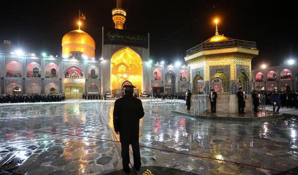 عکس خادم حرم امام رضا