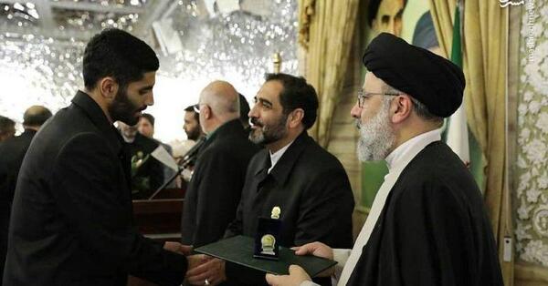 عکس خادم حرم امام رضا