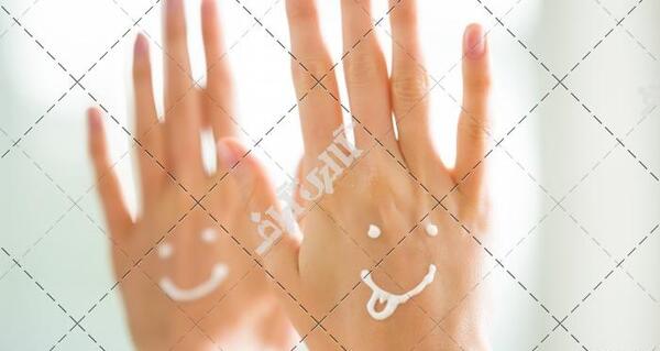 عکس لبخند روی دست