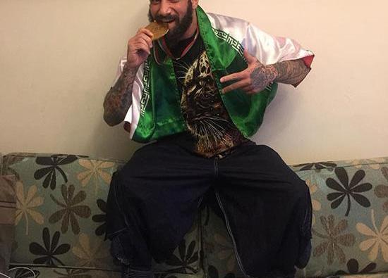 عکس آزادی تتلو از زندان