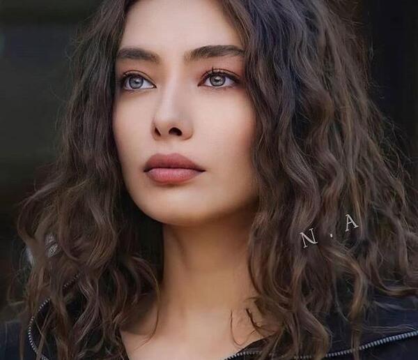عکس بچگی نسلیهان آتاگول