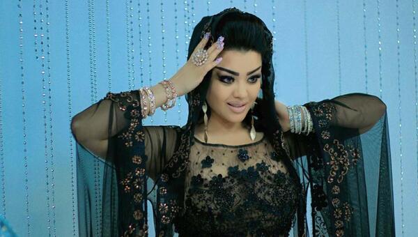 عکس پروانه خواننده