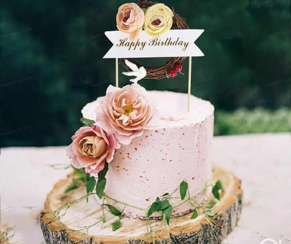 عکس کیک تولد دخترانه با گل طبیعی