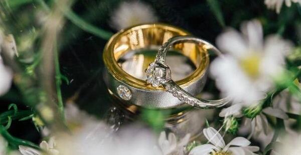 ایده عکس حلقه برای سالگرد ازدواج